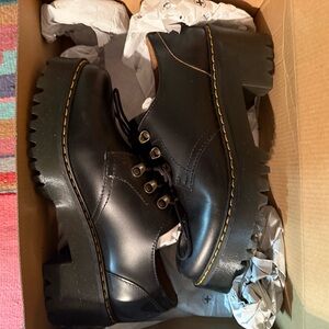 🔥🖤BNIB LEONA LOW DOCS!🖤🔥